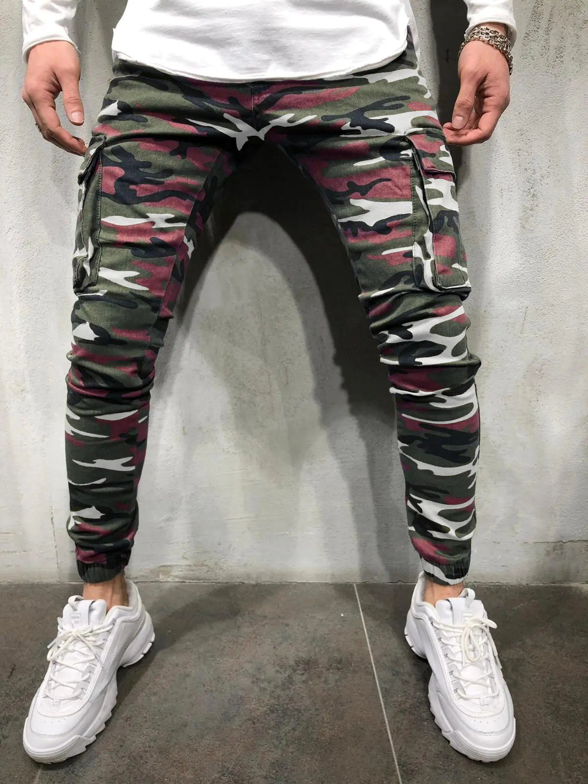 Men's Camouflage Cargo Jeans with Multi Pocket Design